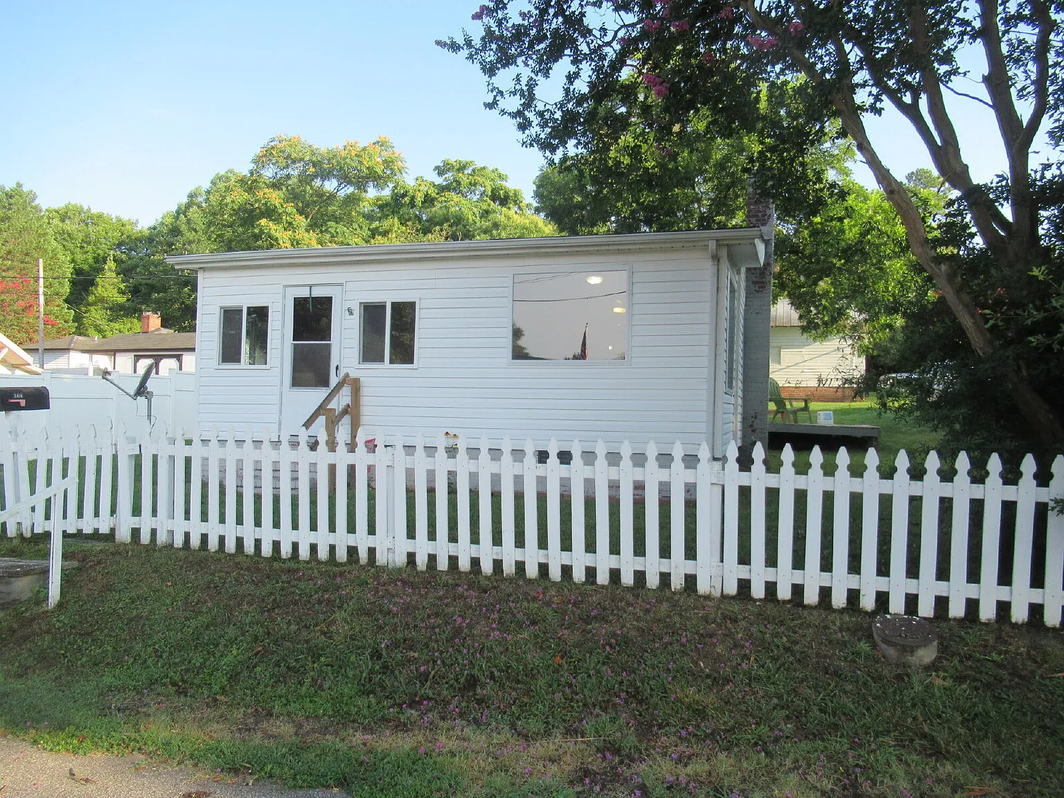 2 bed, 1.0 bath, 816 sqft, $1,200 — Photo 2