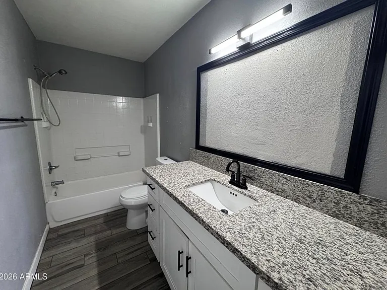 1152 E Dana Ave — Photo 2