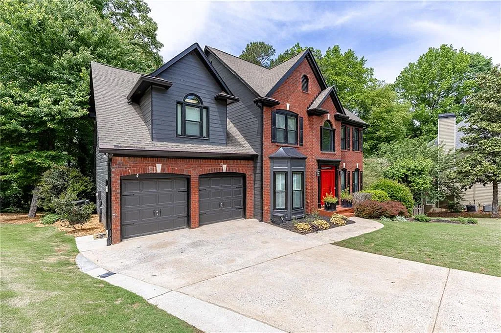 5 bed, 3.5 bath, 3038 sqft, $3,100 — Photo 2
