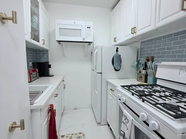 330 East 70th Street image 6 of 13