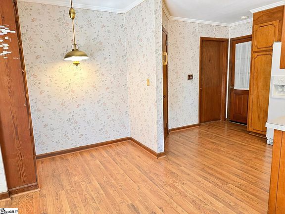 5th image of 604 Butler Springs Rd #9