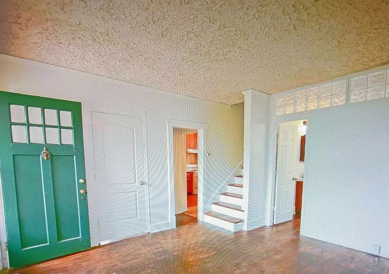 Minutes to Grounds / 5 Bedroom / 2 Bathroom — Photo 2