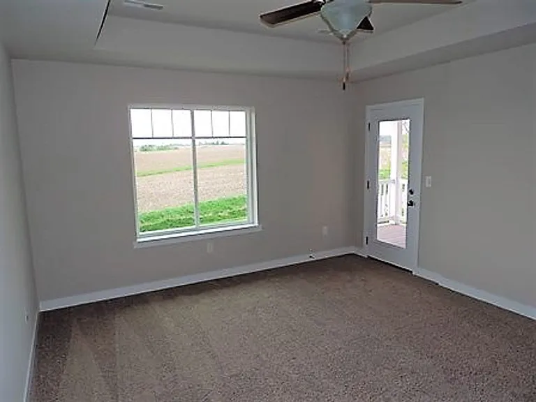 453 Taft Ave — Photo 15
