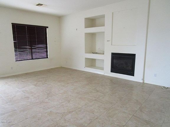 3rd image of 391 W Wildhorse Dr