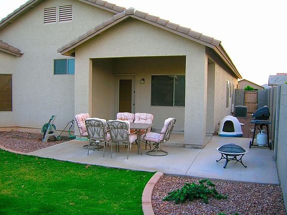 COVERED PATIO WITH EXTRA SLAB