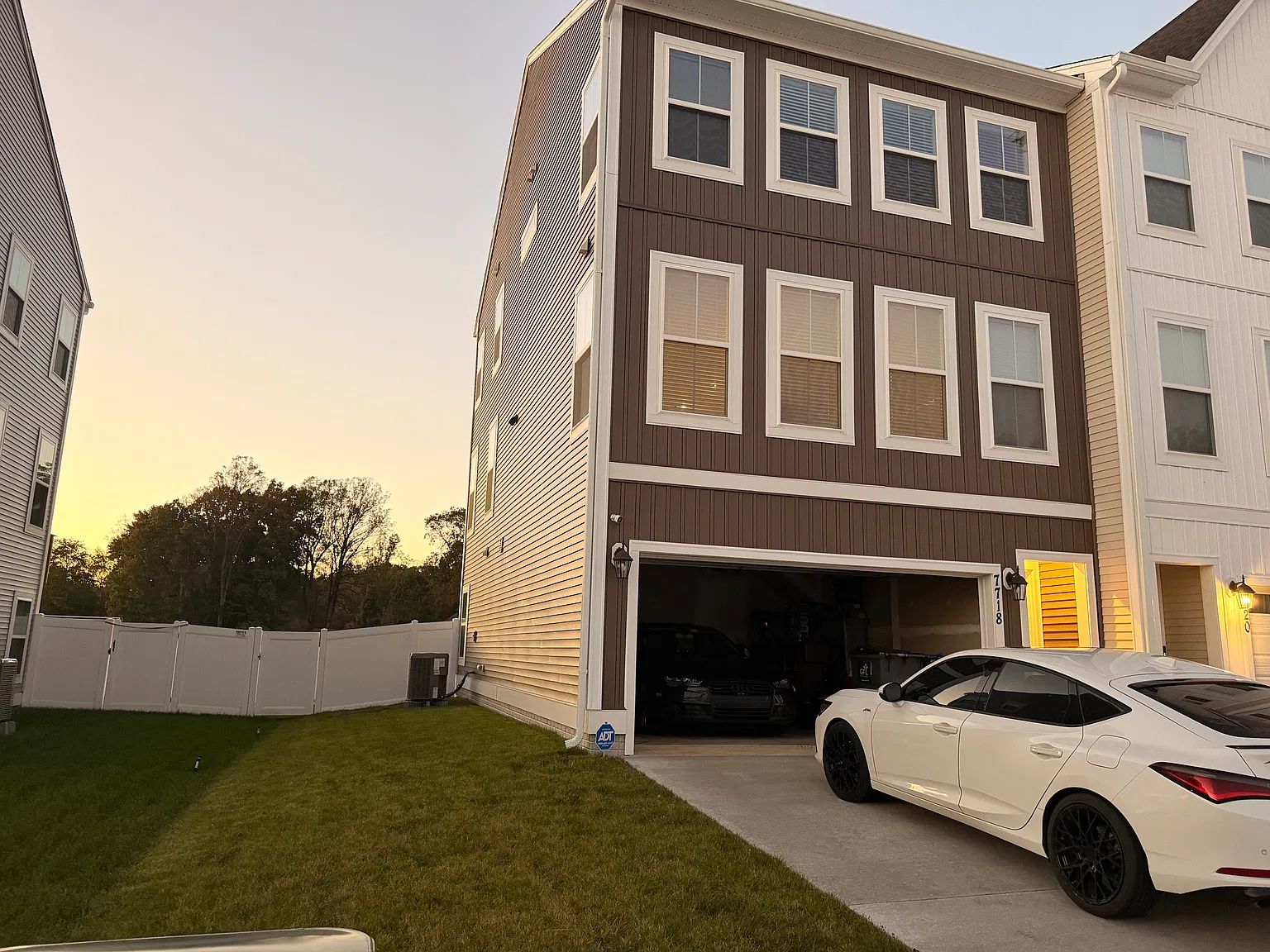 4 bed, 3.5 bath, 2300 sqft, $3,300 — Photo 2