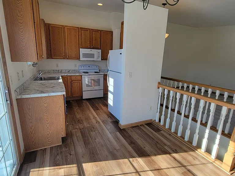 607-609 Nicolet Ave — Photo 11
