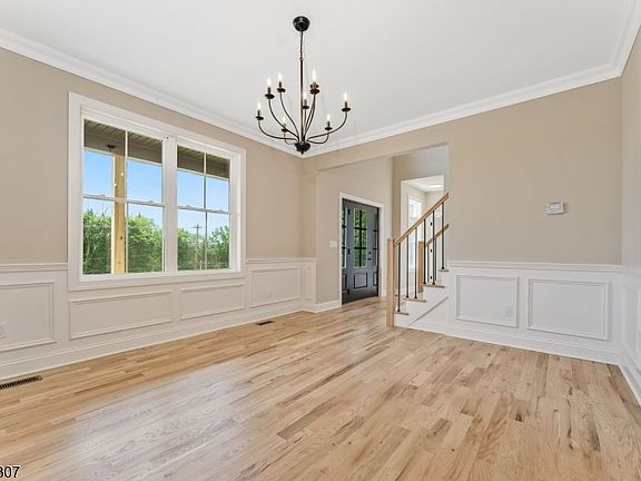 4th image of 477 W Hill Rd