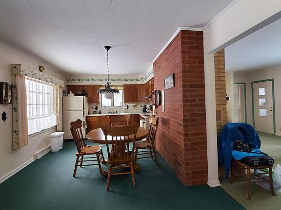 2nd image of 211 W Avenue C