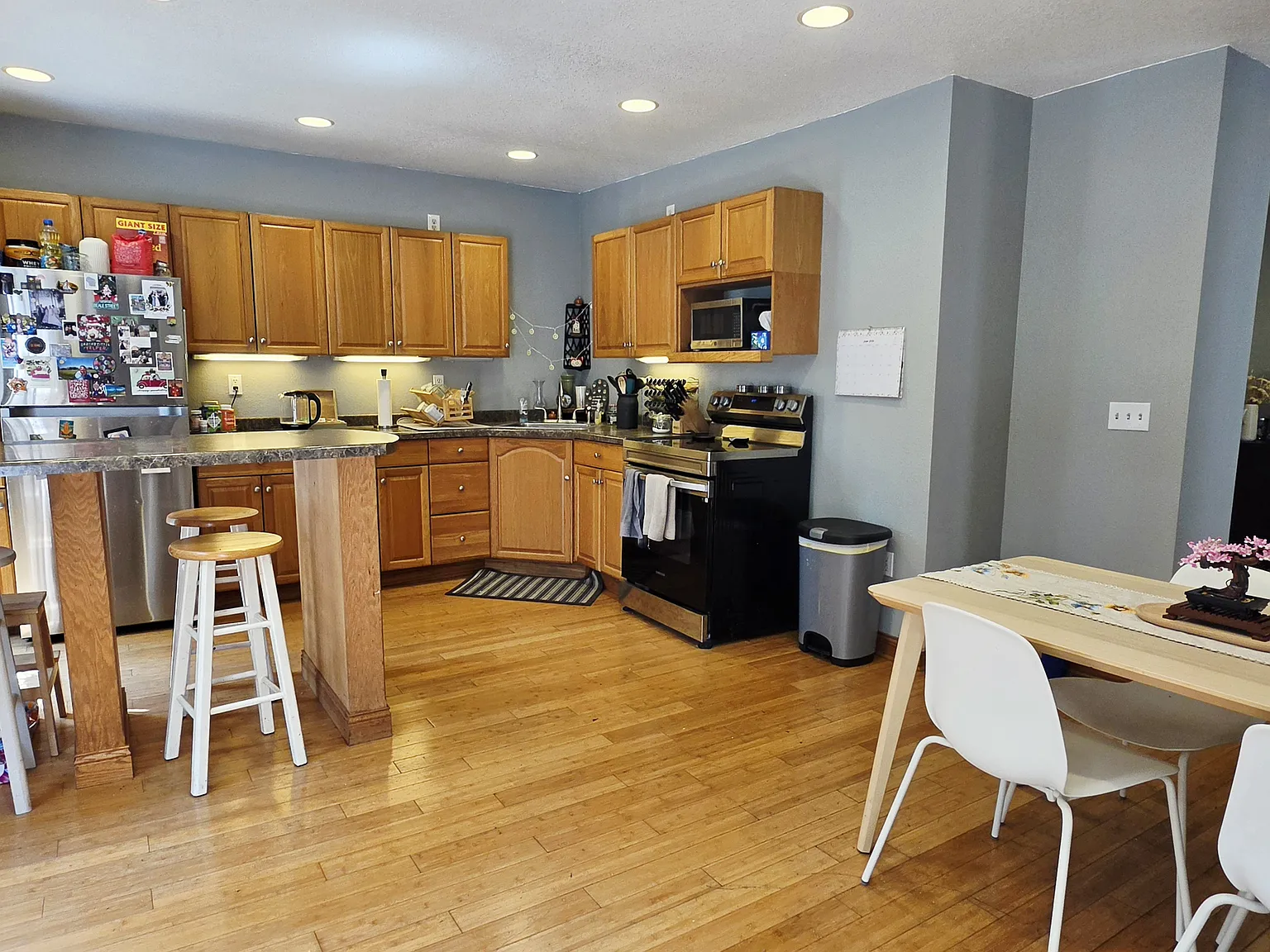 2553 N Oakland Ave — Photo 3