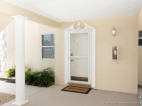 2nd image of 356 Grove Isle Cir