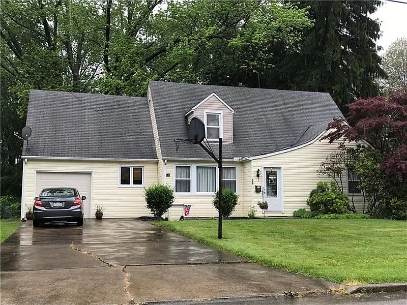 488 Charles St photo 1