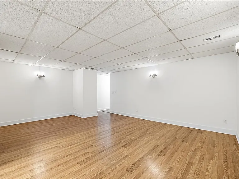 113 S Saginaw St #B — Photo 2