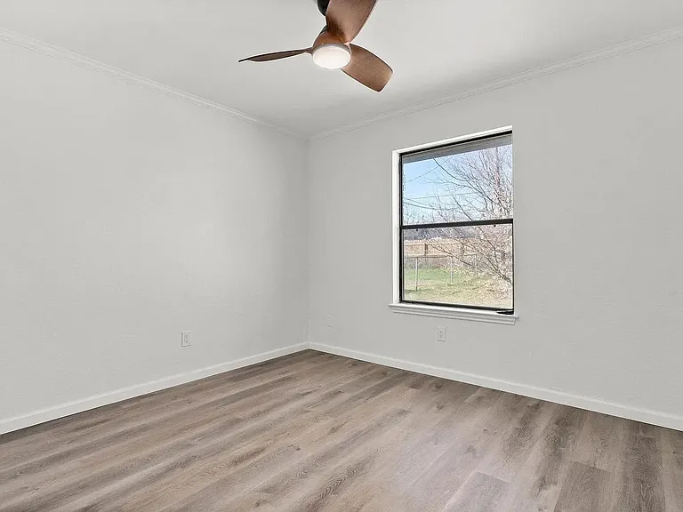 1907 Moonlight Dr — Photo 11