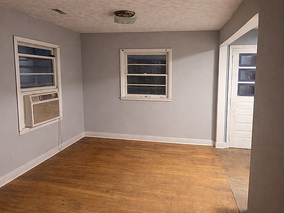 2nd image of 609 Eclipse St