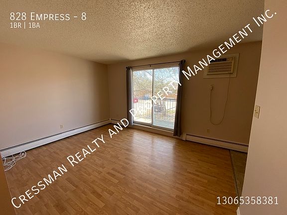 2nd image of 828 Empress St #8