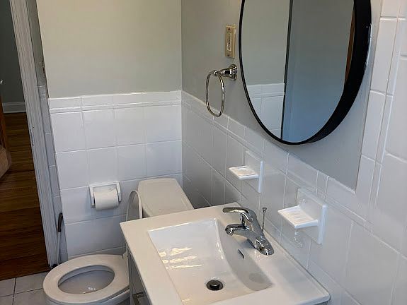 4th image of 6088 N Nassau Ave APT 2