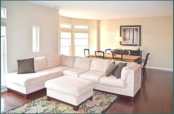 314 Halstead Ln — Photo 5