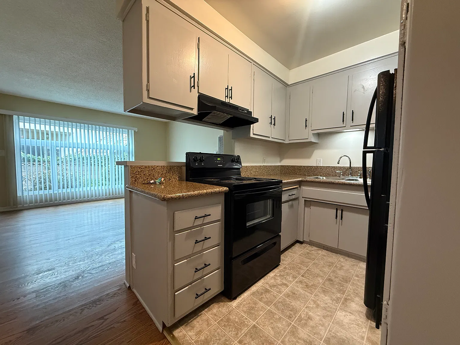 1215 Barry Ave — Photo 3