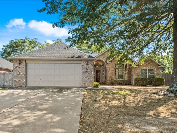 300 Old Forge Dr, Bentonville, AR 72712