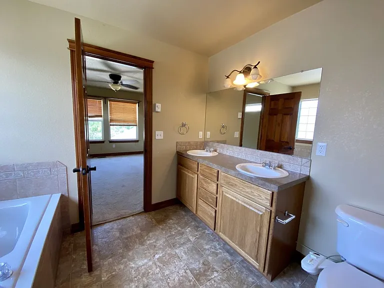 2209 Sunbury Ln — Photo 11