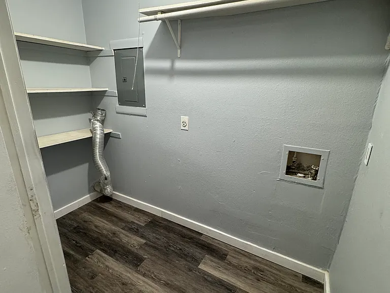 1104 NE 9th St #204 — Photo 7