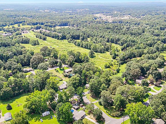 2nd image of 304 Timber Cove Cir
