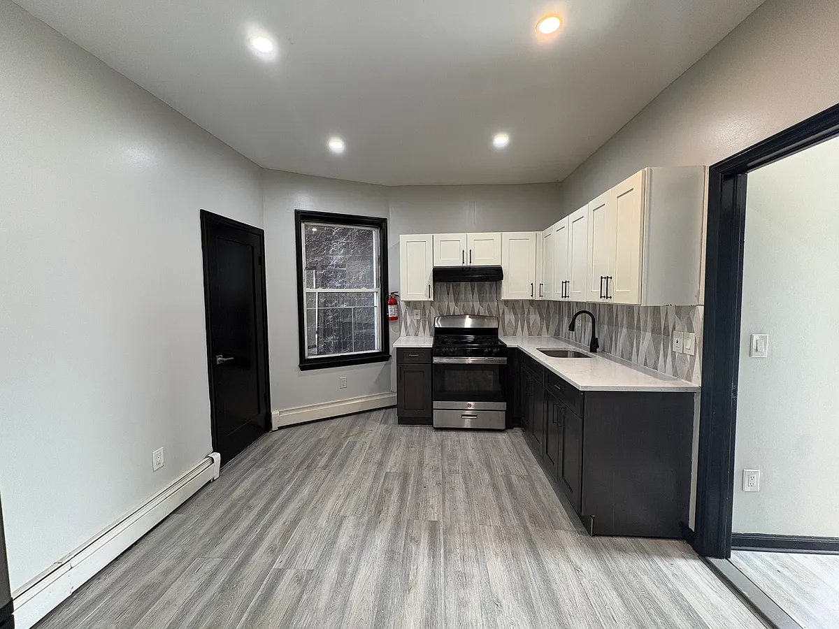 Building Photo - 305 Magnolia Ave #B