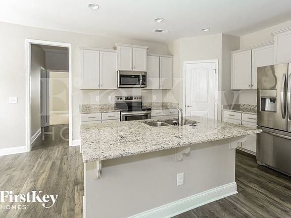 5th image of 111 Bunker Hill Ln
