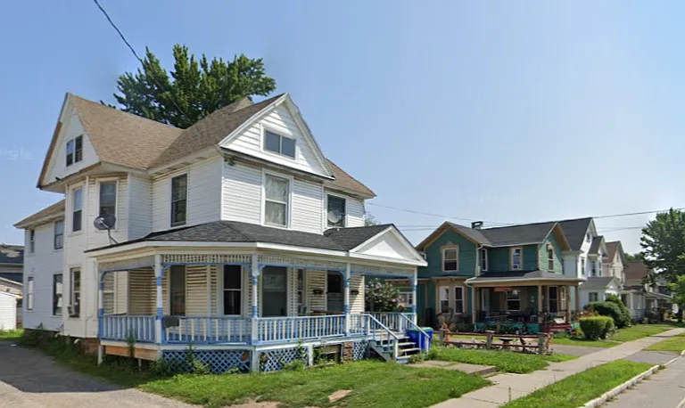 407 E Center St #LOWER — Photo 2