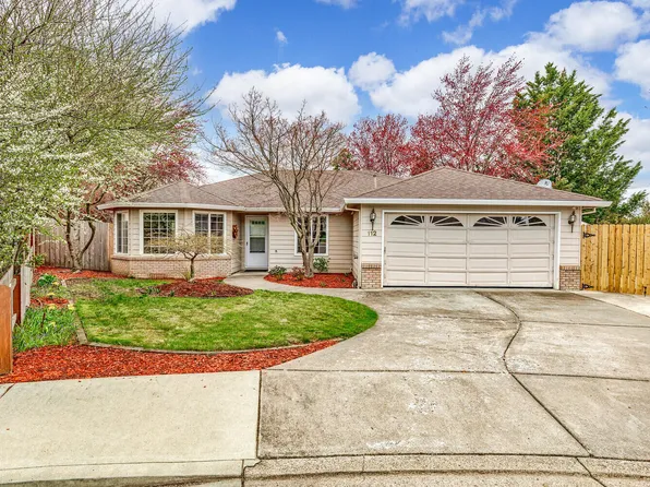 112 Parkway Cir, Phoenix, OR 97535