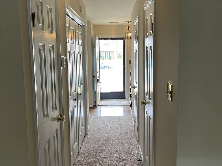 154 Kenilworth Dr — Photo 2