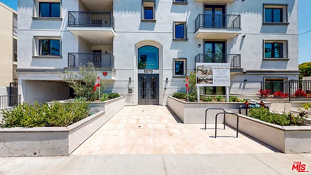 2 bed, 2.0 bath, 965 sqft, $4,000 — Photo 4
