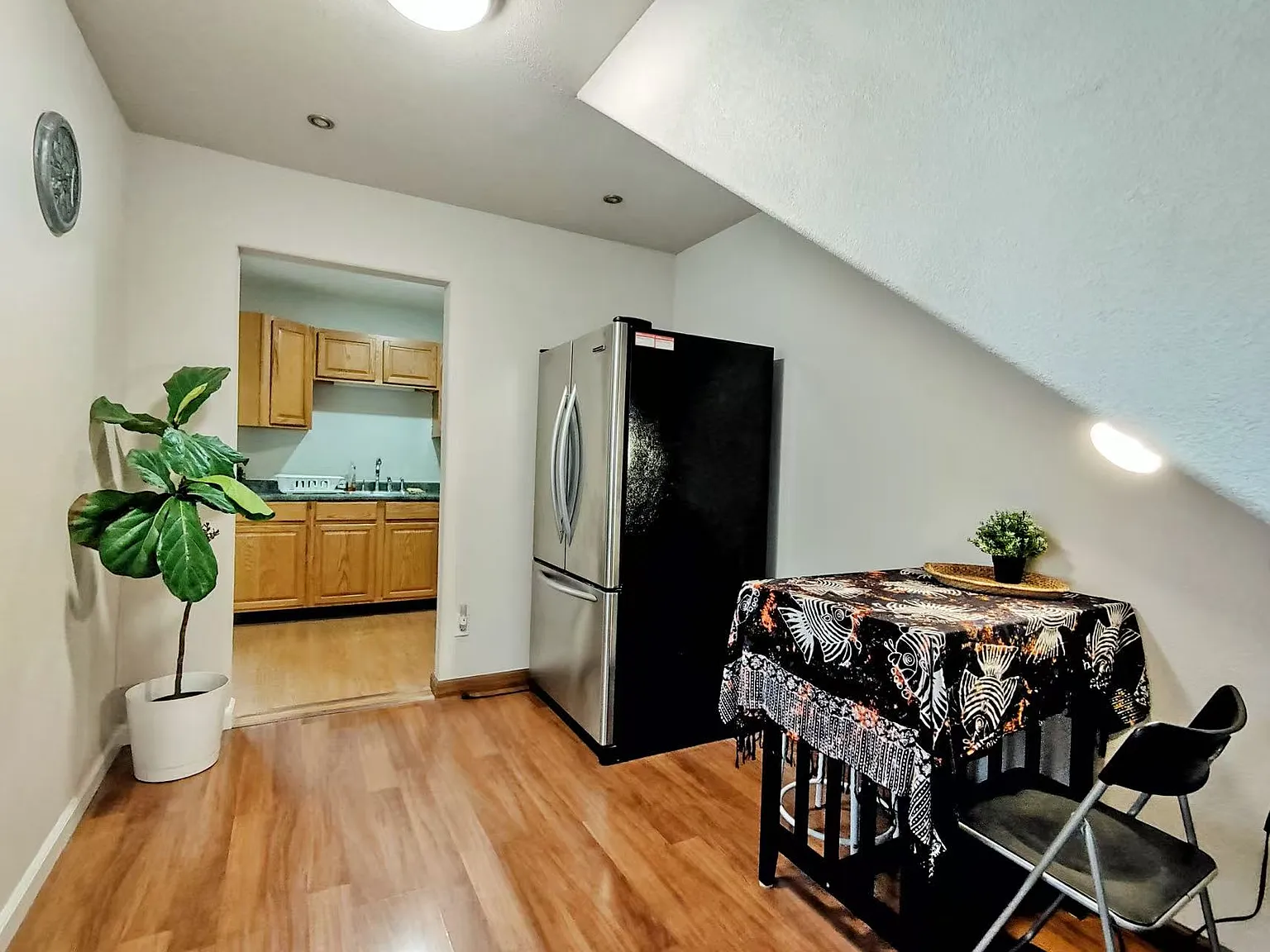 3 bed, 1.5 bath, 1000 sqft, $4,000 — Photo 2
