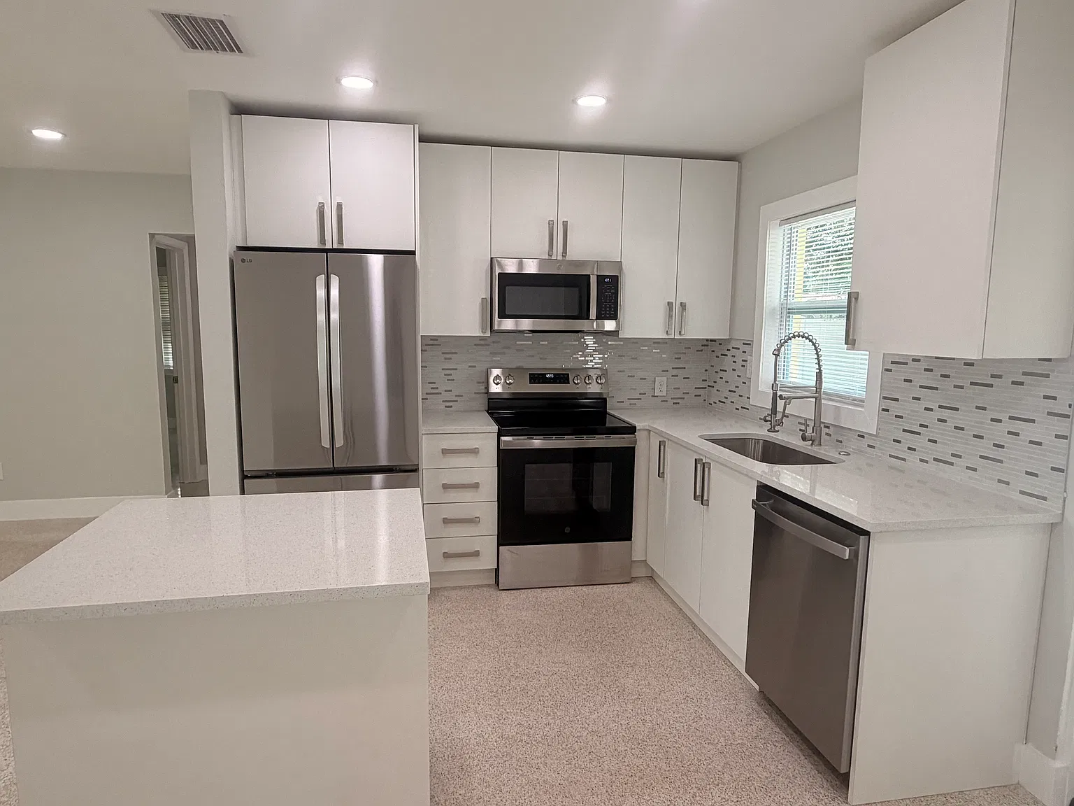 2 bed, 789 sqft, $2,100 — Photo 4