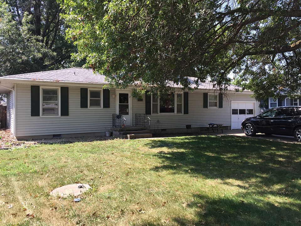 1st image of 411 E 2nd St