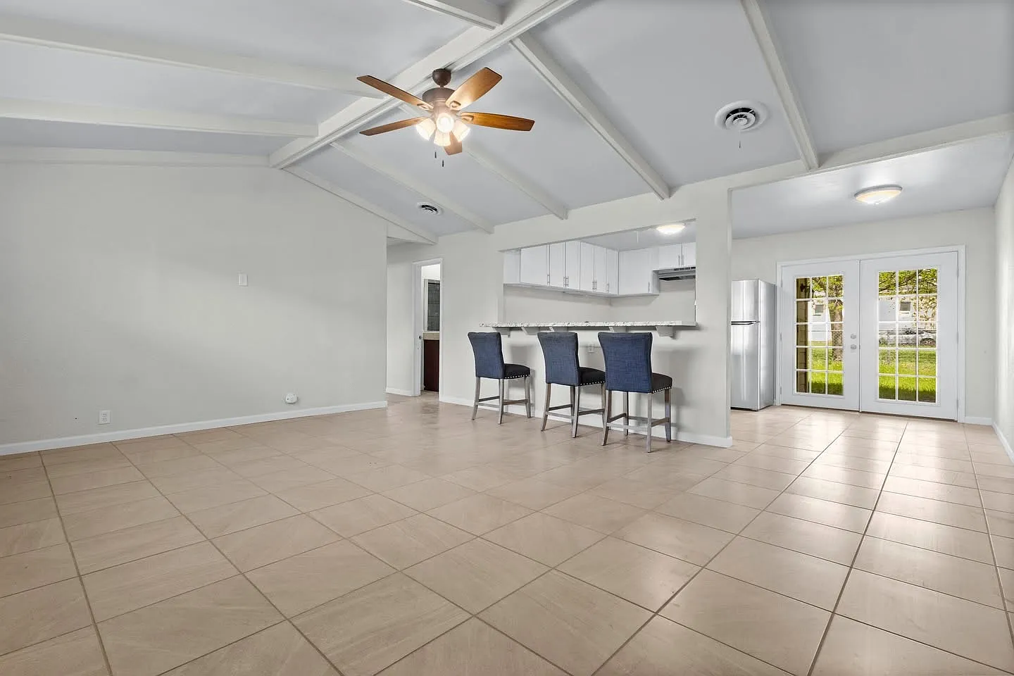 2 bed, 1300 sqft, $1,350 — Photo 2
