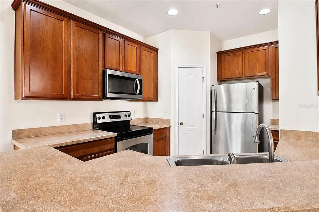 3 bed, 2.5 bath, 1740 sqft, $2,150 — Photo 4