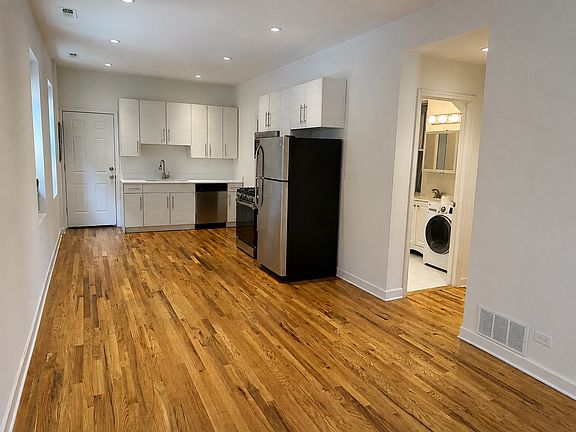 3rd image of 1452 N Greenview Ave APT 1F