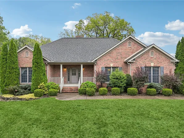 2210 Skyhill Rd, Edinburg, PA 16116