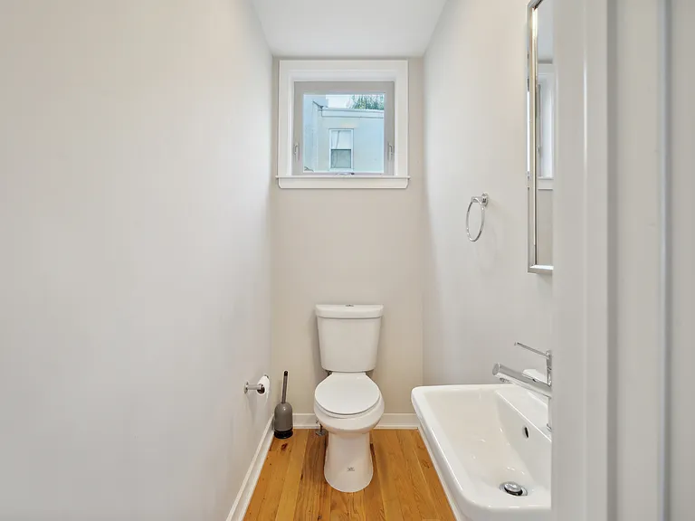 1246 E Fletcher St — Photo 11