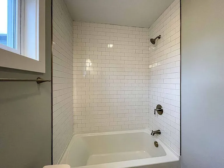 56 W Cascade St — Photo 14