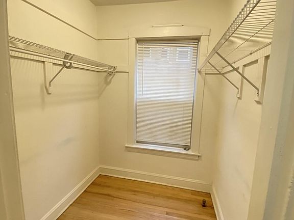 5th image of 915 W Cornelia Ave #1B