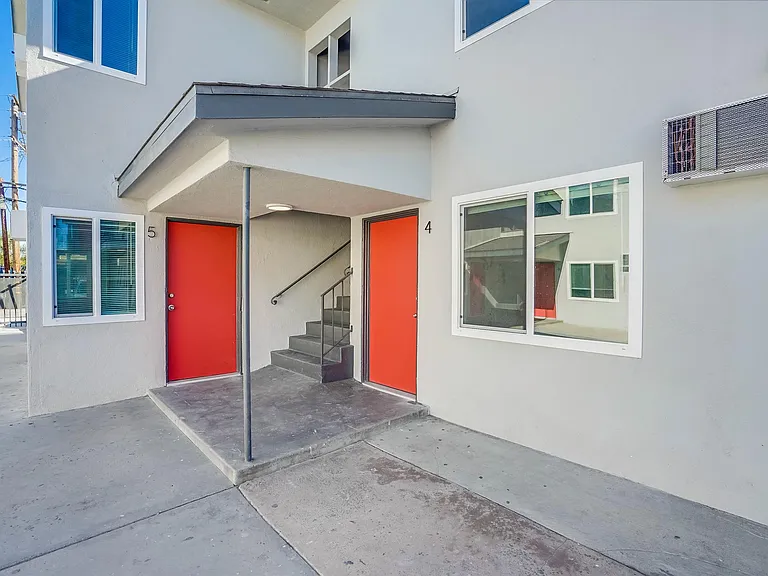 900 Alamitos Ave — Photo 45