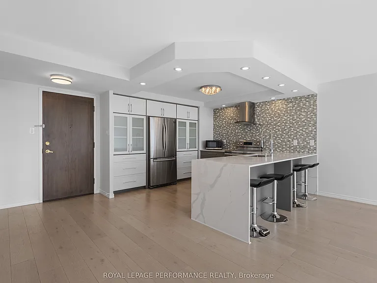 2760 Carousel Cres #1606 — Photo 8