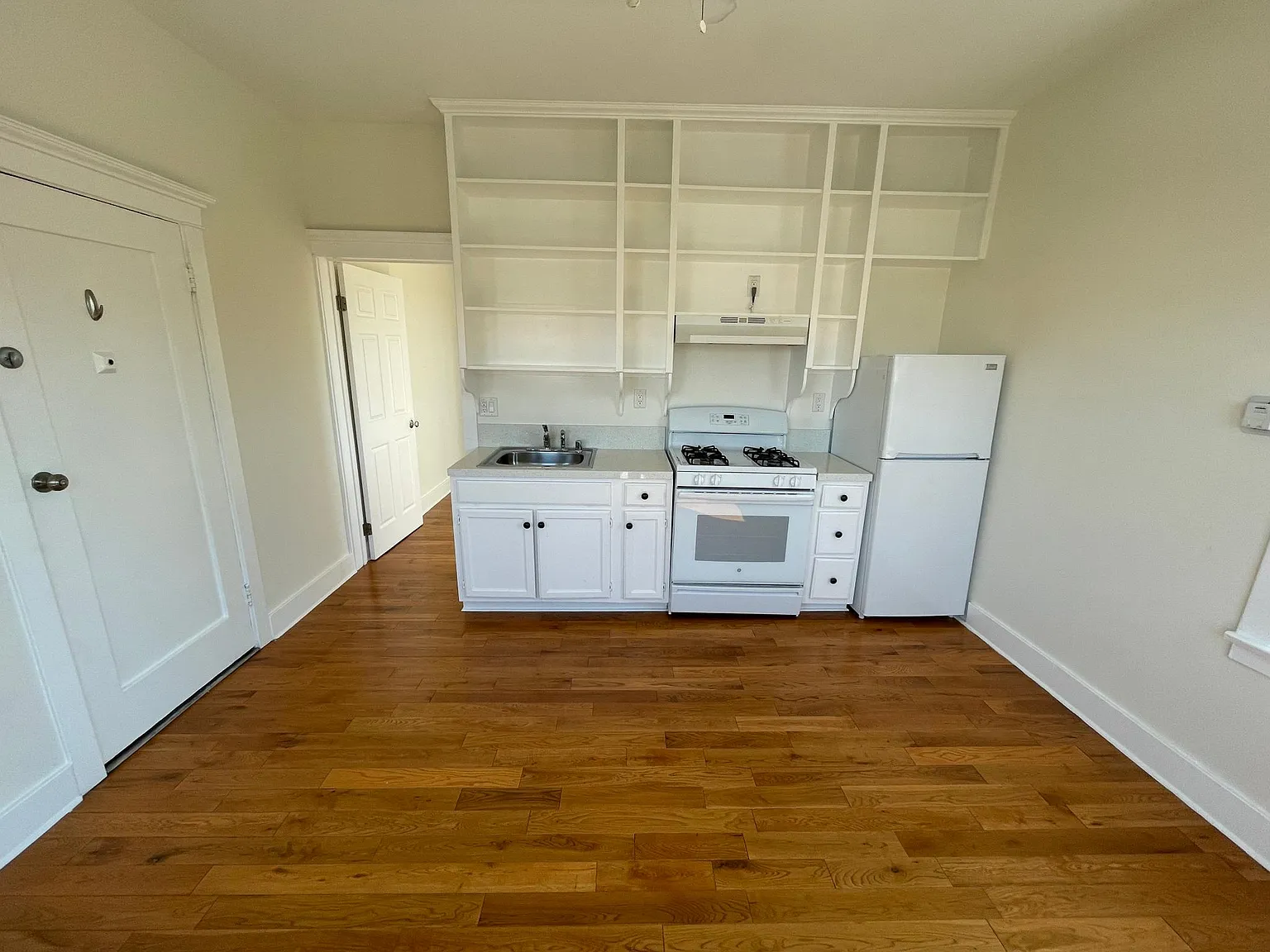 1 bed, 600 sqft, $1,990 — Photo 3