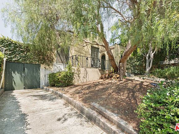5th image of 1807 Micheltorena St