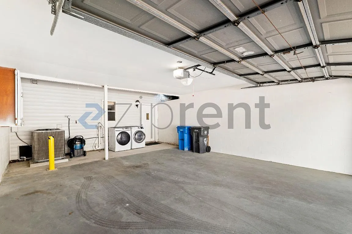 2 bed, 1200 sqft, $2,200 — Photo 2