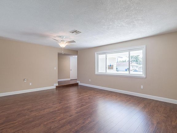 5th image of 884 Westport Dr