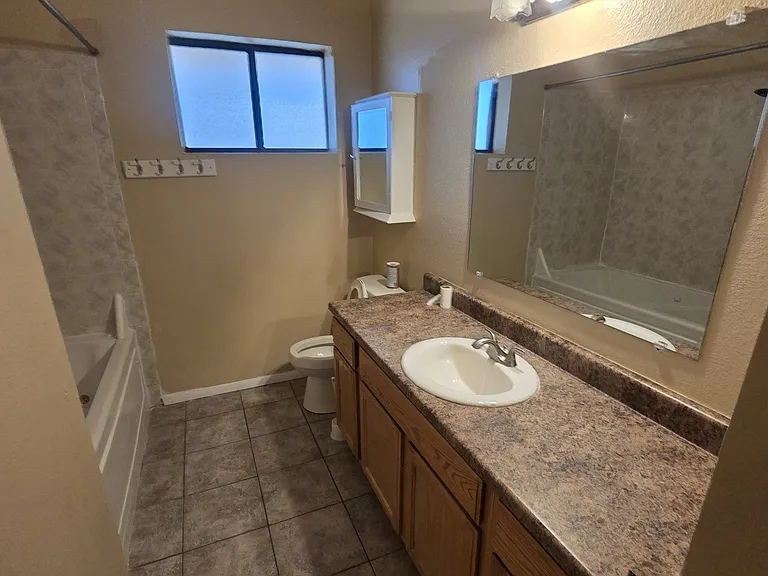 1140 E Curry Rd #B — Photo 5